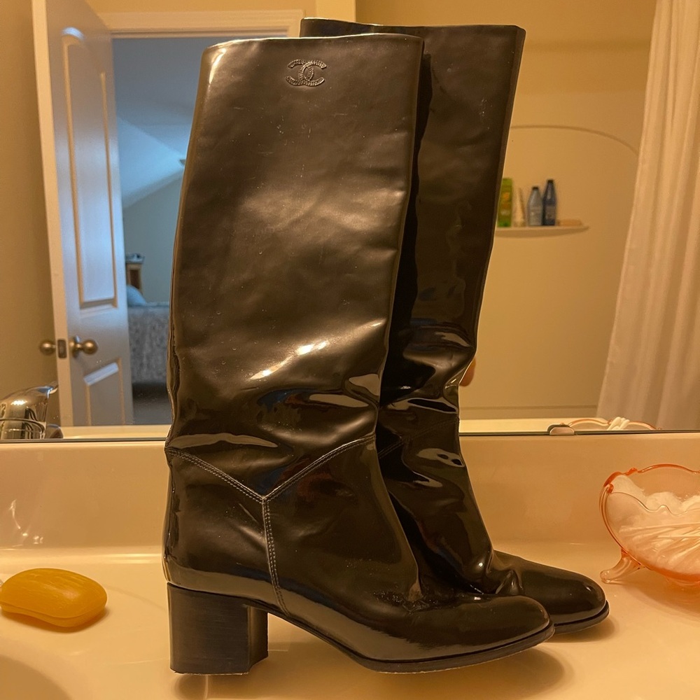 CHANEL Black Heeled Boots Leather Elegance - Picture 4 of 13